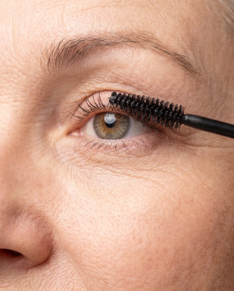 Bürstchen erfasst feine Wimpern