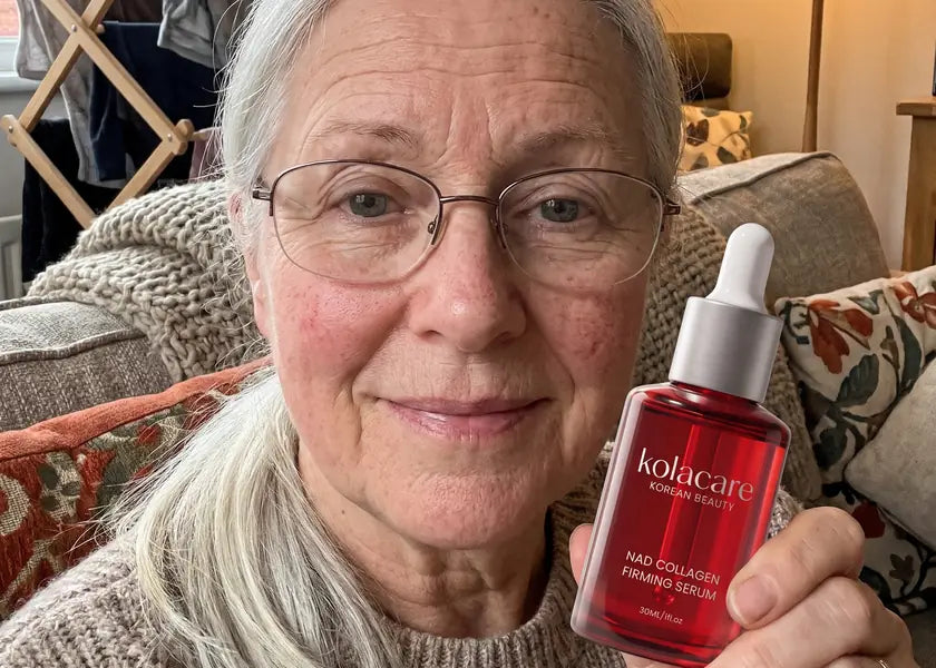 Birgit H. mit dem Serum im Wohnzimmer